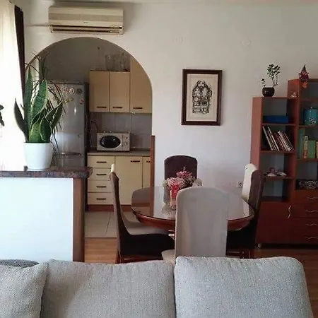 Lala With Balcony Apartment