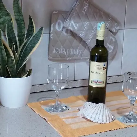 Apartman Lala With Balcony Kastela