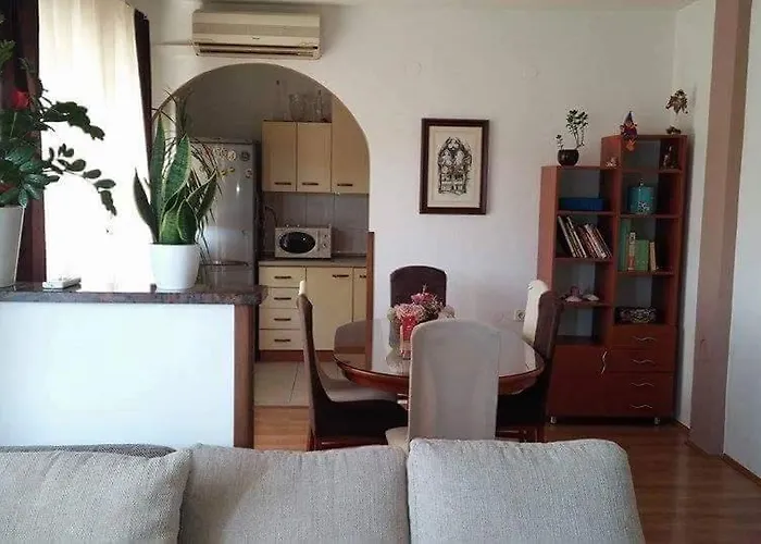 Lala With Balcony דירה